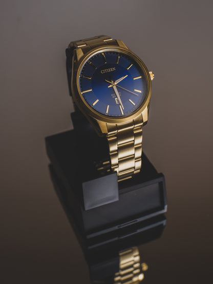 Reloj Citizen de cuarzo con esfera azul y tono dorado para hombre BI1032-58L