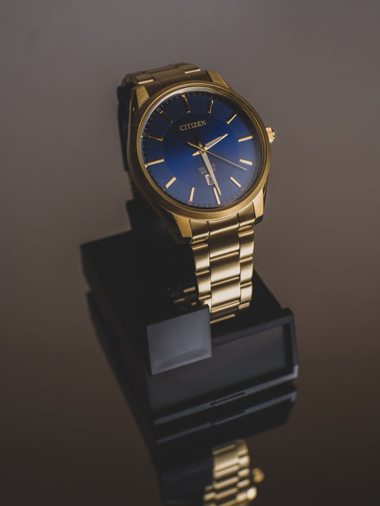 Reloj Citizen de cuarzo con esfera azul y tono dorado para hombre BI1032-58L