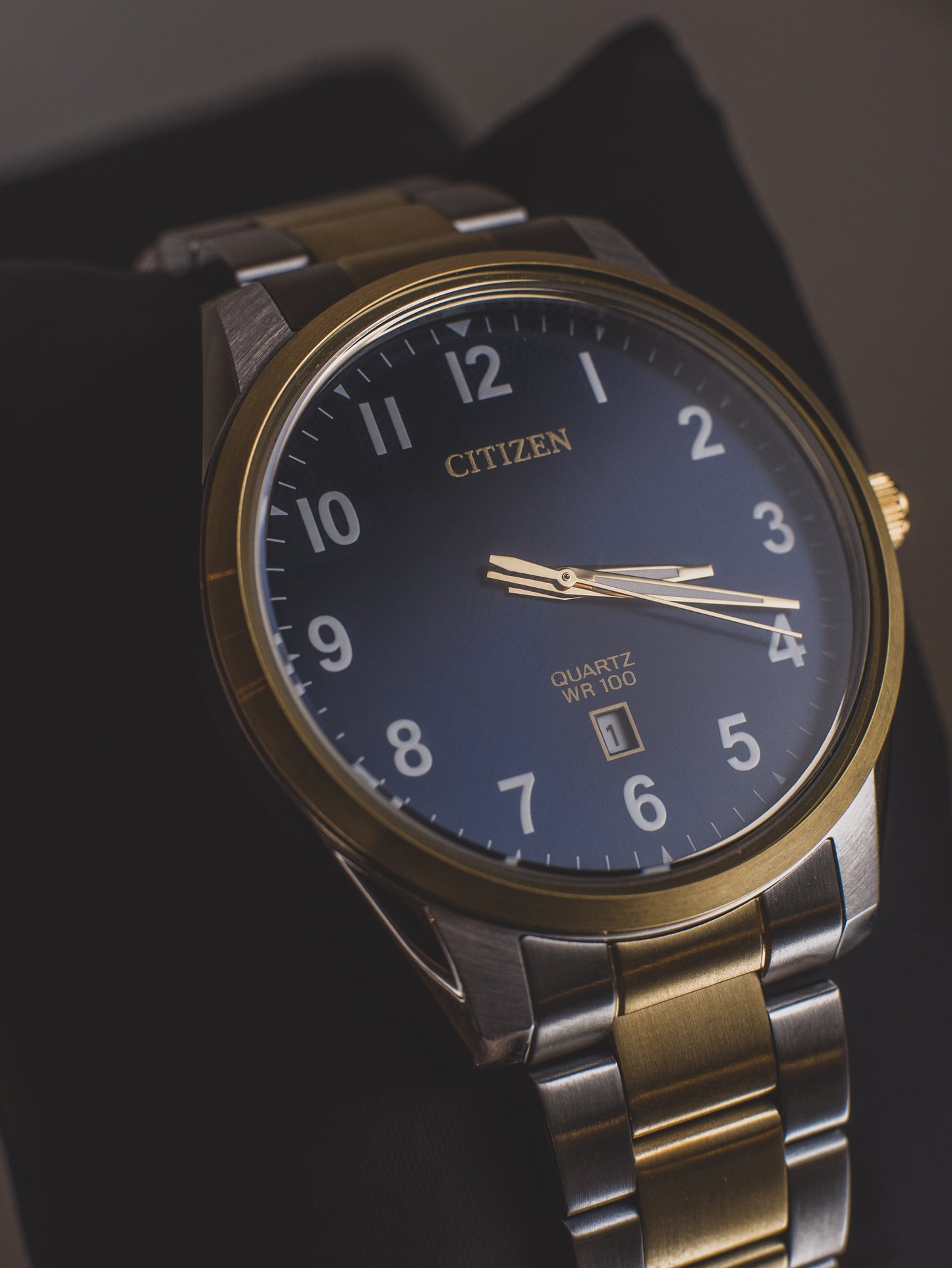 Reloj Citizen de cuarzo para hombre con correa de acero inoxidable  BI1036-57L