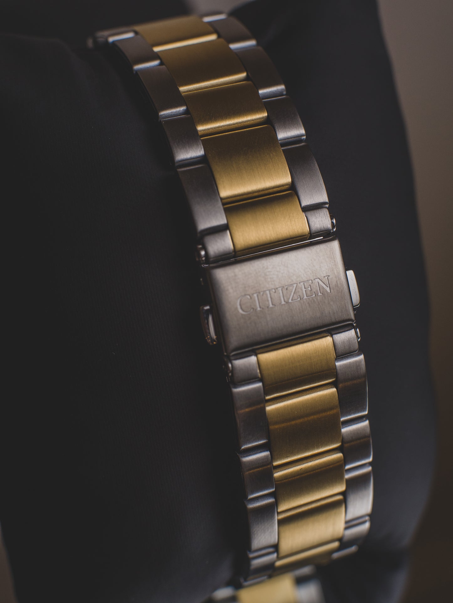 Reloj Citizen de cuarzo para hombre con correa de acero inoxidable  BI1036-57L