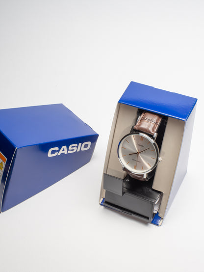 Reloj Casio Minimalista – Cuero Marrón MTP-VT01L-7B2